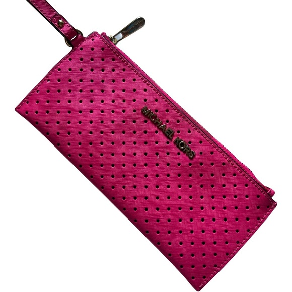 💓 Michael Kors Perforated Pink Leather Wristlet 💓 - Picture 1 of 6